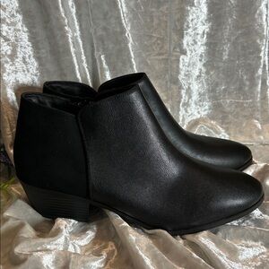 NWOB STYLE & CO BLACK ANKLE BOOT 12M